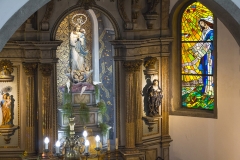 Santuário - Altar Mor e Vitral "Cidade da Virgem"